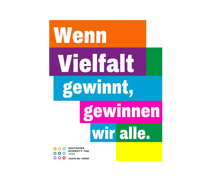 Buntes Plakat mit gestapelten Farbbalken und Schrift: „Wenn Vielfalt gewinnt, gewinnen wir alle.“ plus Logo des Deutschen Diversity‑Tags.